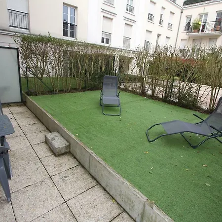 Face Vallee Village Et Tres Proche شقة *